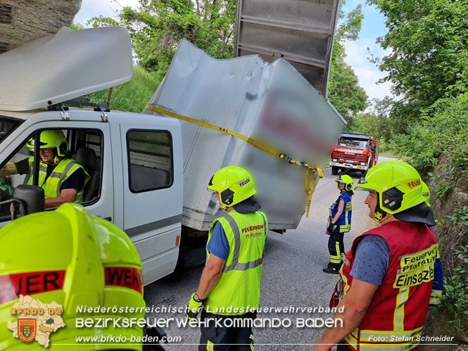 20220617 Bergung Kleintransporter aus Wasserleitungs-Unterführung Pfaffstätten-Einöde   Foto: Stefan Schneider