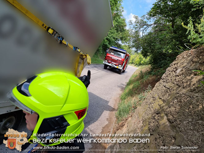 20220617 Bergung Kleintransporter aus Wasserleitungs-Unterführung Pfaffstätten-Einöde   Foto: Stefan Schneider