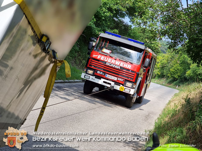 20220617 Bergung Kleintransporter aus Wasserleitungs-Unterführung Pfaffstätten-Einöde   Foto: Stefan Schneider