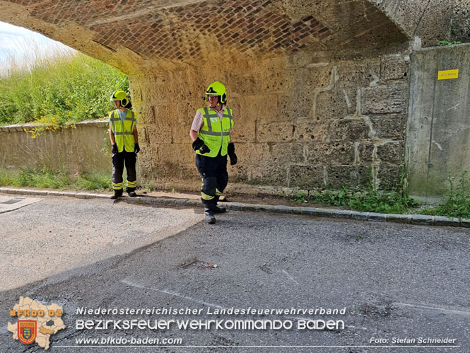 20220617 Bergung Kleintransporter aus Wasserleitungs-Unterführung Pfaffstätten-Einöde   Foto: Stefan Schneider