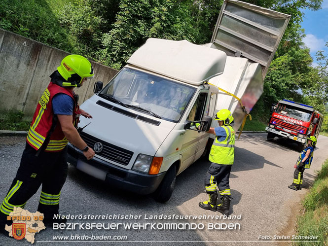 20220617 Bergung Kleintransporter aus Wasserleitungs-Unterführung Pfaffstätten-Einöde   Foto: Stefan Schneider