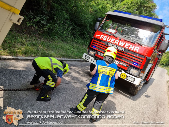 20220617 Bergung Kleintransporter aus Wasserleitungs-Unterführung Pfaffstätten-Einöde   Foto: Stefan Schneider