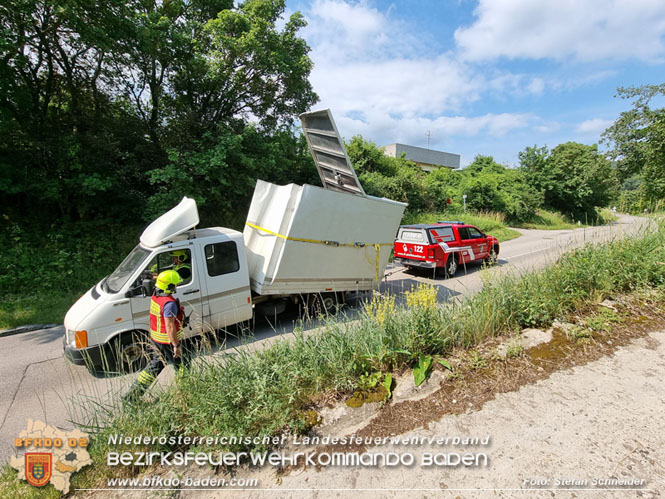 20220617 Bergung Kleintransporter aus Wasserleitungs-Unterführung Pfaffstätten-Einöde   Foto: Stefan Schneider