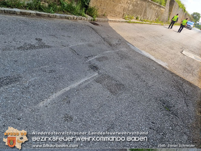 20220617 Bergung Kleintransporter aus Wasserleitungs-Unterführung Pfaffstätten-Einöde   Foto: Stefan Schneider