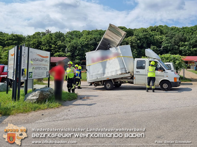 20220617 Bergung Kleintransporter aus Wasserleitungs-Unterführung Pfaffstätten-Einöde   Foto: Stefan Schneider