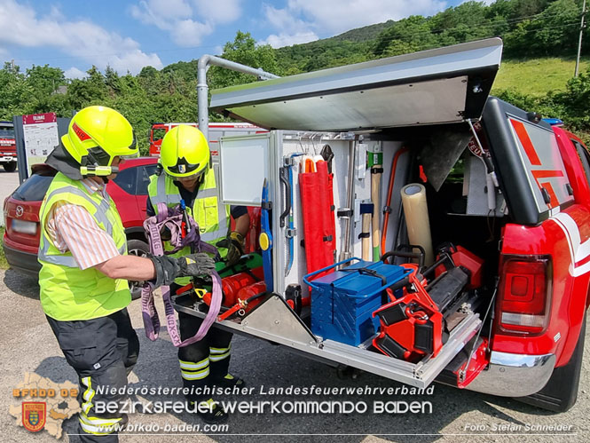 20220617 Bergung Kleintransporter aus Wasserleitungs-Unterführung Pfaffstätten-Einöde   Foto: Stefan Schneider