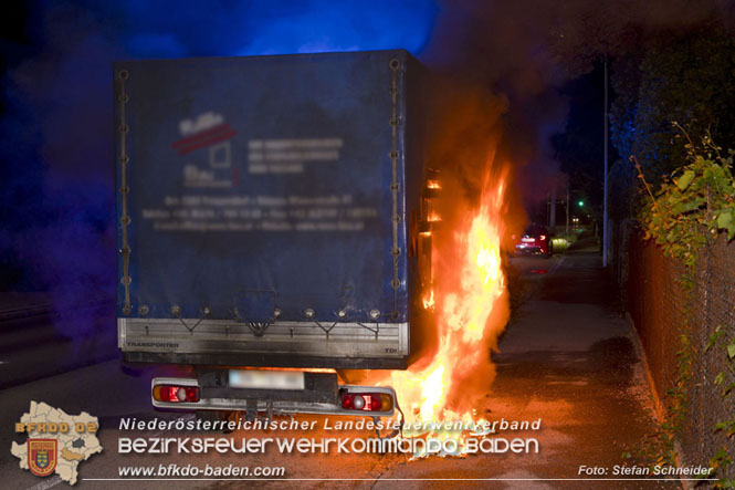 20220623 Nächtlicher Fahrzeugbrand in Baden Ortsteil Leesdorf Foto: Stefan Schneider 20220623 Nächtlicher Fahrzeugbrand in Baden Ortsteil Leesdorf Foto: Stefan Schneider