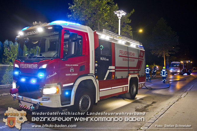 20220623 Nächtlicher Fahrzeugbrand in Baden Ortsteil Leesdorf Foto: Stefan Schneider 20220623 Nächtlicher Fahrzeugbrand in Baden Ortsteil Leesdorf Foto: Stefan Schneider