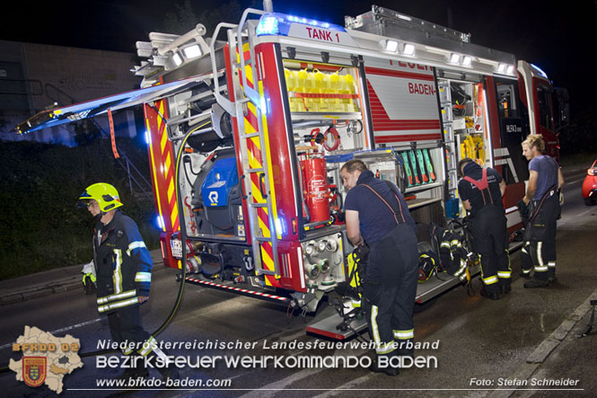 20220623 Nächtlicher Fahrzeugbrand in Baden Ortsteil Leesdorf Foto: Stefan Schneider 20220623 Nächtlicher Fahrzeugbrand in Baden Ortsteil Leesdorf Foto: Stefan Schneider