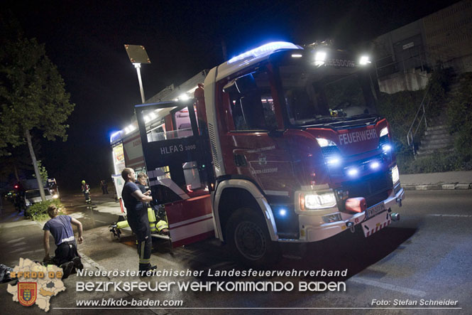 20220623 Nächtlicher Fahrzeugbrand in Baden Ortsteil Leesdorf Foto: Stefan Schneider 20220623 Nächtlicher Fahrzeugbrand in Baden Ortsteil Leesdorf Foto: Stefan Schneider