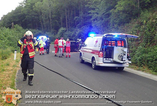 20220630 Pensionist verunglückt mit Kleinwagen auf der L4007 im Gemeindegebiet Bad Vöslau-Gainfarn Foto: Freiwillige Feuerwehr Gainfarn 20220630 Pensionist verunglückt mit Kleinwagen auf der L4007 im Gemeindegebiet Bad Vöslau-Gainfarn Foto: Freiwillige Feuerwehr Gainfarn