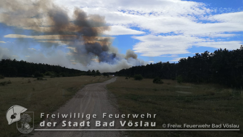 20220713 Grossbrand auf Militaergelaende in Grossmittel  Foto: Freiwillige Feuerwehr Stadt Bad Voeslau