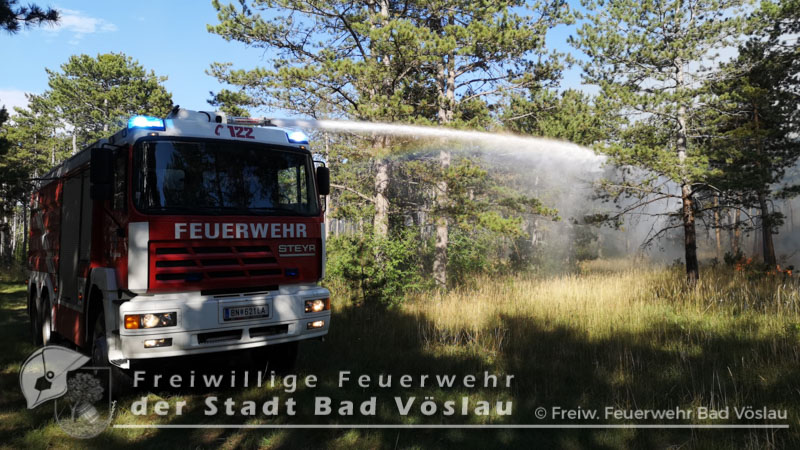 20220713 Grossbrand auf Militaergelaende in Grossmittel  Foto: Freiwillige Feuerwehr Stadt Bad Voeslau
