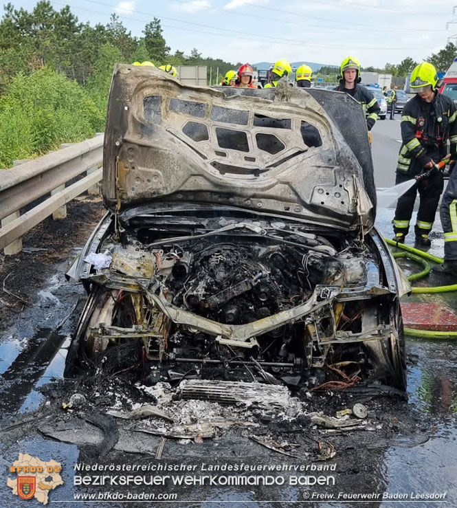 20220716 Fahrzeugbrand auf der A2 bei Leobersdorf   Foto: Freiwillige Feuerwehr Baden-Leesdorf