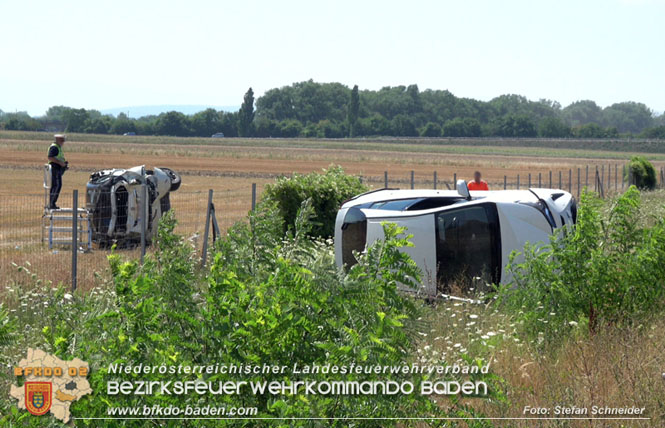 20220725 Spektakulärer Verkehrsunfall auf der A2 Südautobahn im Gemeindegebiet Traiskirchen  Foto: Stefan Schneider BFKDO BADEN