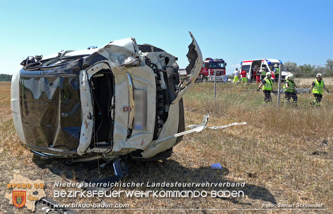 20220725 Spektakulärer Verkehrsunfall auf der A2 Südautobahn im Gemeindegebiet Traiskirchen  Foto: Stefan Schneider BFKDO BADEN