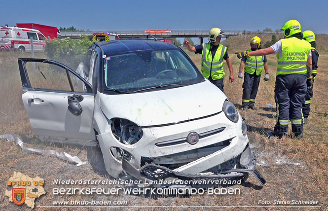 20220725 Spektakulärer Verkehrsunfall auf der A2 Südautobahn im Gemeindegebiet Traiskirchen  Foto: Stefan Schneider BFKDO BADEN