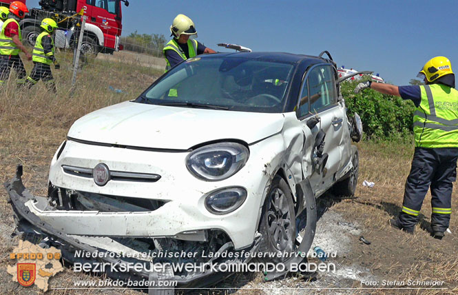 20220725 Spektakulärer Verkehrsunfall auf der A2 Südautobahn im Gemeindegebiet Traiskirchen  Foto: Stefan Schneider BFKDO BADEN