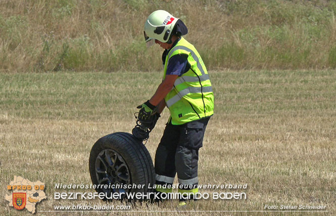 20220725 Spektakulärer Verkehrsunfall auf der A2 Südautobahn im Gemeindegebiet Traiskirchen  Foto: Stefan Schneider BFKDO BADEN