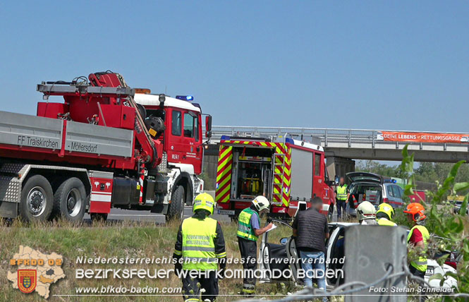 20220725 Spektakulärer Verkehrsunfall auf der A2 Südautobahn im Gemeindegebiet Traiskirchen  Foto: Stefan Schneider BFKDO BADEN