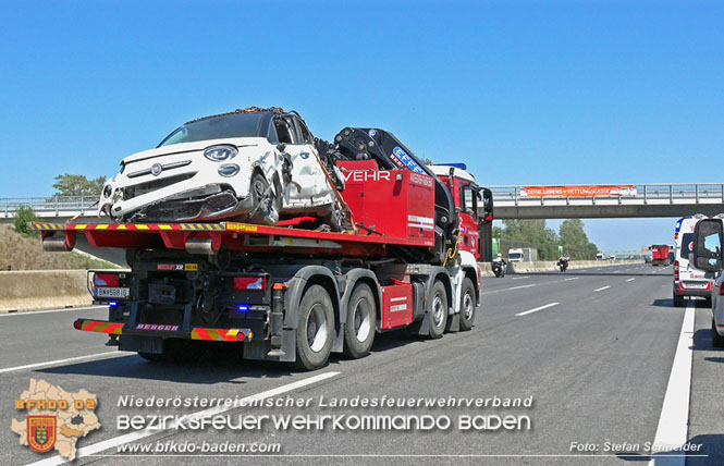 20220725 Spektakulärer Verkehrsunfall auf der A2 Südautobahn im Gemeindegebiet Traiskirchen  Foto: Stefan Schneider BFKDO BADEN