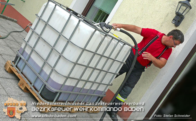 20220802 20220802 Schadstoffeinsatz wegen Gebrechen an Heizöl-Tank in Baden Ortsteil Leesdorf Foto: Stefan Schneider BFK BADEN 20220802 20220802 Schadstoffeinsatz wegen Gebrechen an Heizöl-Tank in Baden Ortsteil Leesdorf Foto: Stefan Schneider BFK BADEN