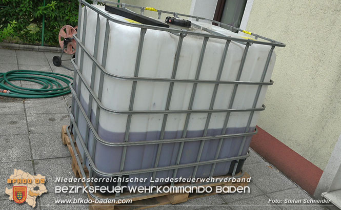 20220802 20220802 Schadstoffeinsatz wegen Gebrechen an Heizöl-Tank in Baden Ortsteil Leesdorf Foto: Stefan Schneider BFK BADEN 20220802 20220802 Schadstoffeinsatz wegen Gebrechen an Heizöl-Tank in Baden Ortsteil Leesdorf Foto: Stefan Schneider BFK BADEN