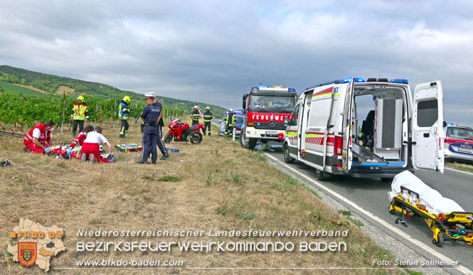 20220806 Alarmierte Menschrettung nach Verkehrsunfall auf der Weinbergstrasse L151 zwischen Gumpoldskirchen und Pfaffstätten   Foto: Stefan Schneider BFK BADEN