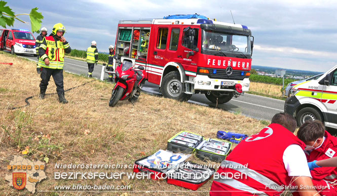 20220806 Alarmierte Menschrettung nach Verkehrsunfall auf der Weinbergstrasse L151 zwischen Gumpoldskirchen und Pfaffstätten   Foto: Stefan Schneider BFK BADEN