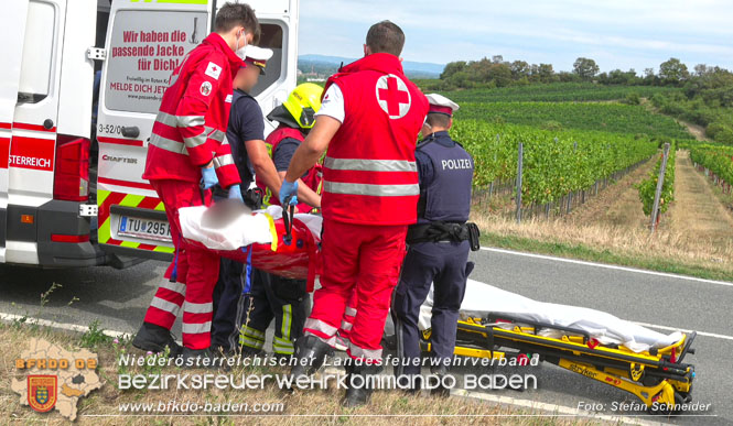 20220806 Alarmierte Menschrettung nach Verkehrsunfall auf der Weinbergstrasse L151 zwischen Gumpoldskirchen und Pfaffstätten   Foto: Stefan Schneider BFK BADEN
