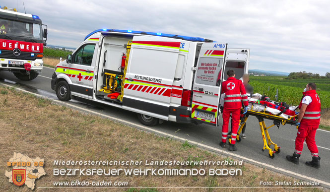 20220806 Alarmierte Menschrettung nach Verkehrsunfall auf der Weinbergstrasse L151 zwischen Gumpoldskirchen und Pfaffstätten   Foto: Stefan Schneider BFK BADEN