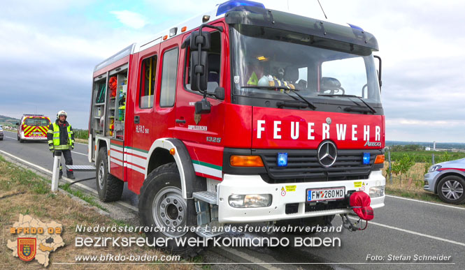 20220806 Alarmierte Menschrettung nach Verkehrsunfall auf der Weinbergstrasse L151 zwischen Gumpoldskirchen und Pfaffstätten   Foto: Stefan Schneider BFK BADEN