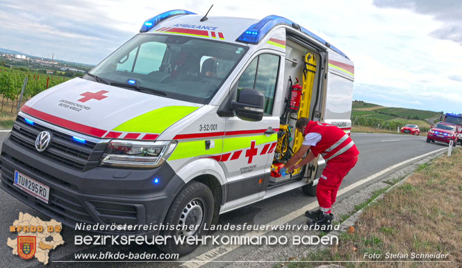 20220806 Alarmierte Menschrettung nach Verkehrsunfall auf der Weinbergstrasse L151 zwischen Gumpoldskirchen und Pfaffstätten   Foto: Stefan Schneider BFK BADEN