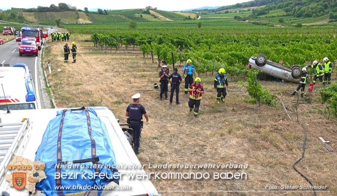 20220806 Alarmierte Menschrettung nach Verkehrsunfall auf der Weinbergstrasse L151 zwischen Gumpoldskirchen und Pfaffstätten   Foto: Stefan Schneider BFK BADEN