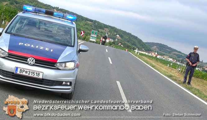 20220806 Alarmierte Menschrettung nach Verkehrsunfall auf der Weinbergstrasse L151 zwischen Gumpoldskirchen und Pfaffstätten   Foto: Stefan Schneider BFK BADEN