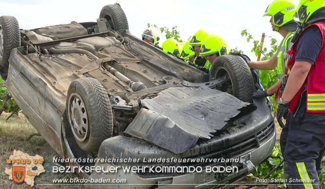 20220806 Alarmierte Menschrettung nach Verkehrsunfall auf der Weinbergstrasse L151 zwischen Gumpoldskirchen und Pfaffstätten   Foto: Stefan Schneider BFK BADEN