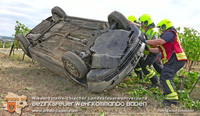 20220806 Alarmierte Menschrettung nach Verkehrsunfall auf der Weinbergstrasse L151 zwischen Gumpoldskirchen und Pfaffstätten   Foto: Stefan Schneider BFK BADEN