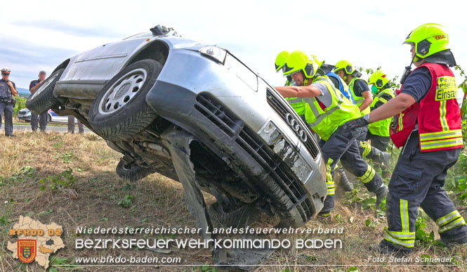 20220806 Alarmierte Menschrettung nach Verkehrsunfall auf der Weinbergstrasse L151 zwischen Gumpoldskirchen und Pfaffstätten   Foto: Stefan Schneider BFK BADEN