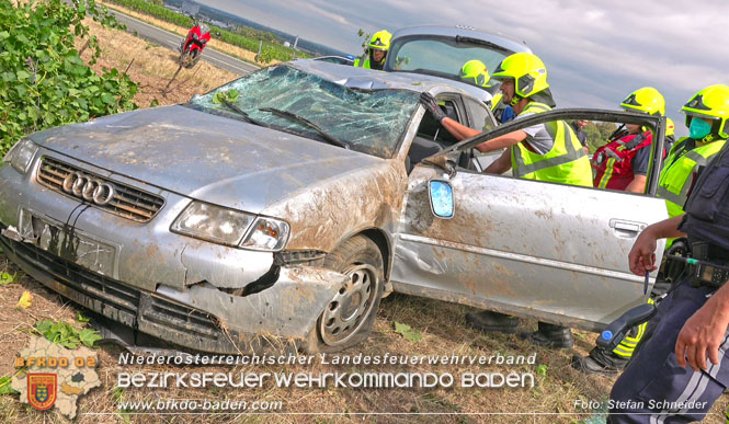 20220806 Alarmierte Menschrettung nach Verkehrsunfall auf der Weinbergstrasse L151 zwischen Gumpoldskirchen und Pfaffstätten   Foto: Stefan Schneider BFK BADEN