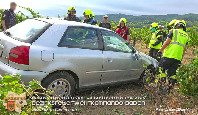20220806 Alarmierte Menschrettung nach Verkehrsunfall auf der Weinbergstrasse L151 zwischen Gumpoldskirchen und Pfaffstätten   Foto: Stefan Schneider BFK BADEN