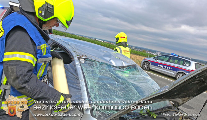 20220806 Alarmierte Menschrettung nach Verkehrsunfall auf der Weinbergstrasse L151 zwischen Gumpoldskirchen und Pfaffstätten   Foto: Stefan Schneider BFK BADEN