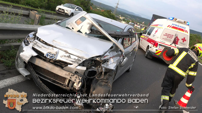 20220808 Verkehrsunfall auf der Abfahrtsrampe A2 Leobersdorf   Foto: Stefan Schneider BFKDO BADEN