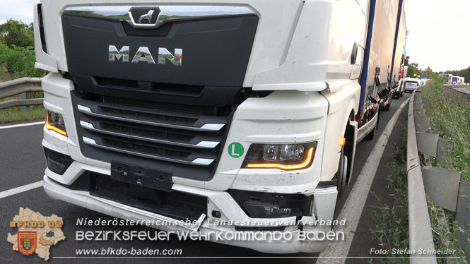 20220808 Verkehrsunfall auf der Abfahrtsrampe A2 Leobersdorf   Foto: Stefan Schneider BFKDO BADEN
