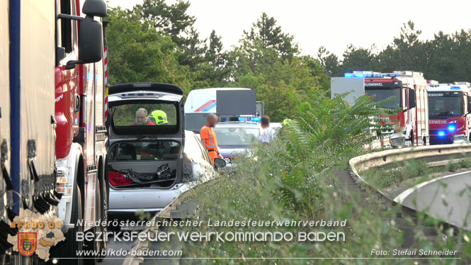 20220808 Verkehrsunfall auf der Abfahrtsrampe A2 Leobersdorf   Foto: Stefan Schneider BFKDO BADEN