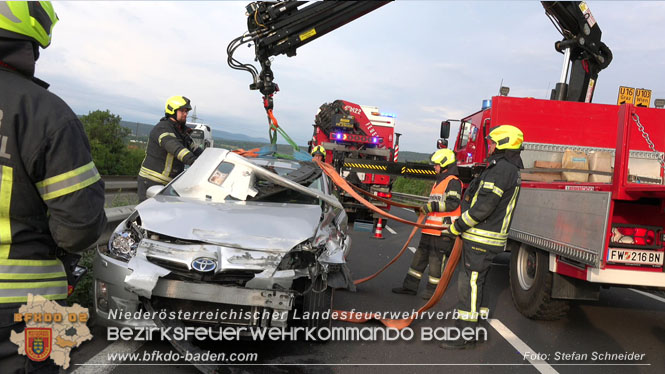 20220808 Verkehrsunfall auf der Abfahrtsrampe A2 Leobersdorf   Foto: Stefan Schneider BFKDO BADEN