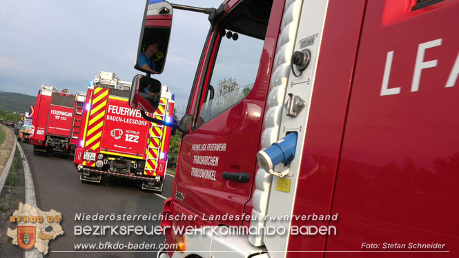 20220808 Verkehrsunfall auf der Abfahrtsrampe A2 Leobersdorf   Foto: Stefan Schneider BFKDO BADEN