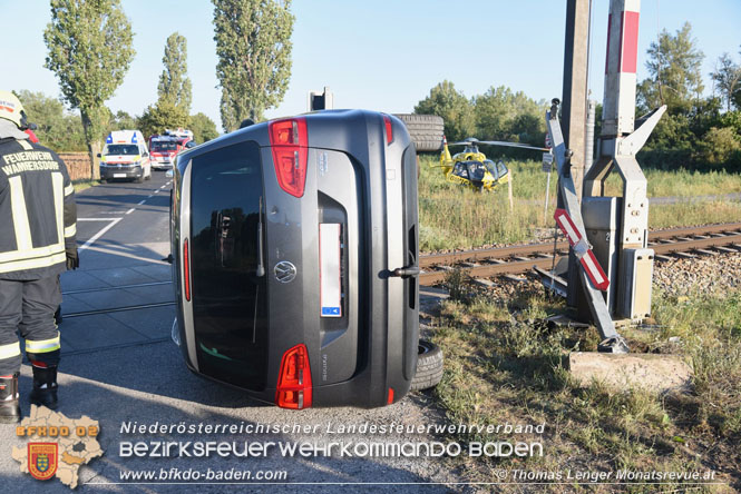20220809 Pkw rammte Ampel und stürzte auf die Geleise Foto: Thomas Lenger Monatsrevue.at 20220809 Pkw rammte Ampel und stürzte auf die Geleise Foto: Thomas Lenger Monatsrevue.at