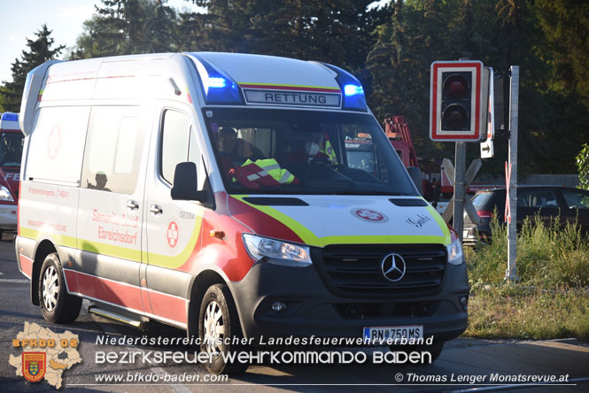 20220809 Pkw rammte Ampel und stürzte auf die Geleise Foto: Thomas Lenger Monatsrevue.at 20220809 Pkw rammte Ampel und stürzte auf die Geleise Foto: Thomas Lenger Monatsrevue.at