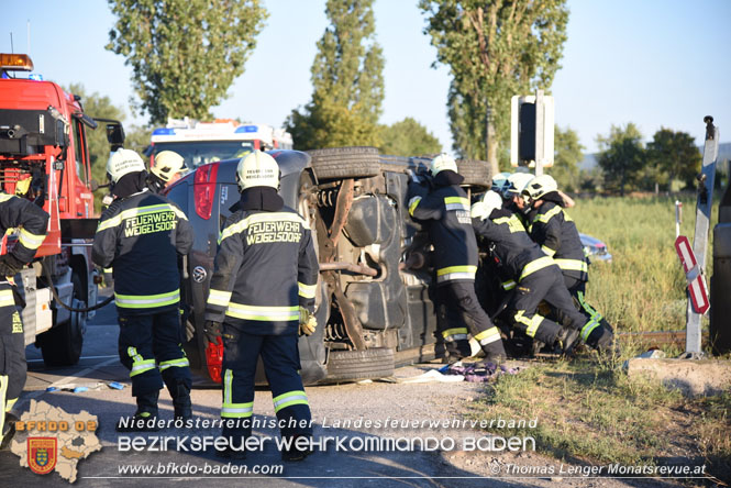 20220809 Pkw rammte Ampel und stürzte auf die Geleise Foto: Thomas Lenger Monatsrevue.at 20220809 Pkw rammte Ampel und stürzte auf die Geleise Foto: Thomas Lenger Monatsrevue.at
