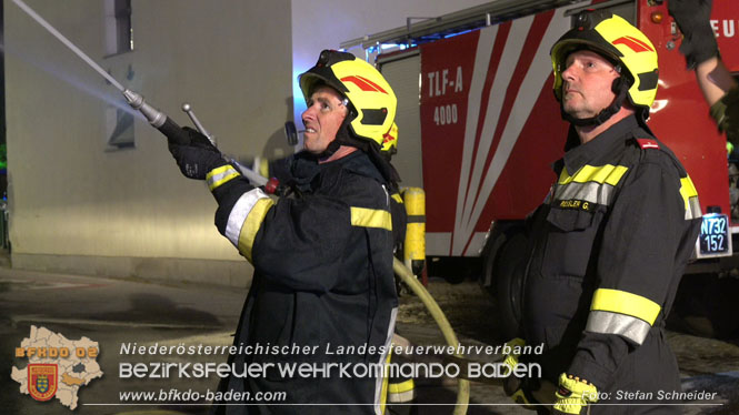 20220812 Großbrand mitten im Ortszentrum von Klausen-Leopoldsdorf   Foto: Stefan Schneider BFKDO BADEN